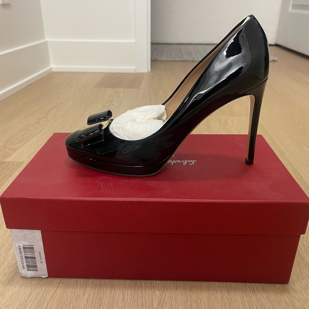 Salvatore Ferragamo Glossy Black Heels with Gold Buckle - Picture 3 of 7